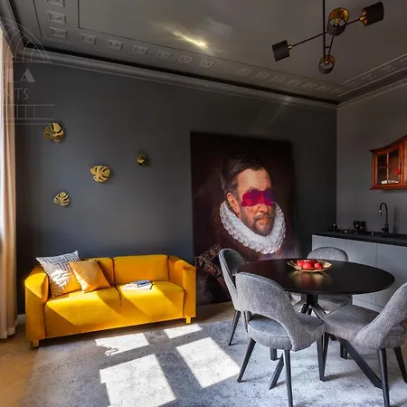 Fragola Old Town Apartment