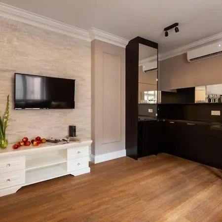 Fragola Old Town Apartment