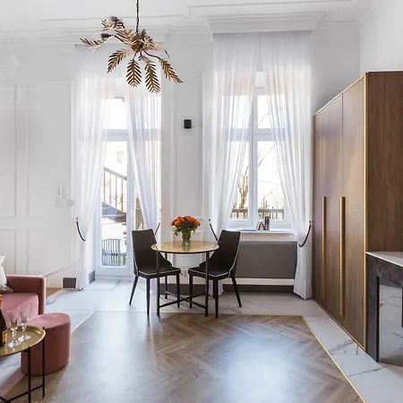 Fragola Old Town Apartment